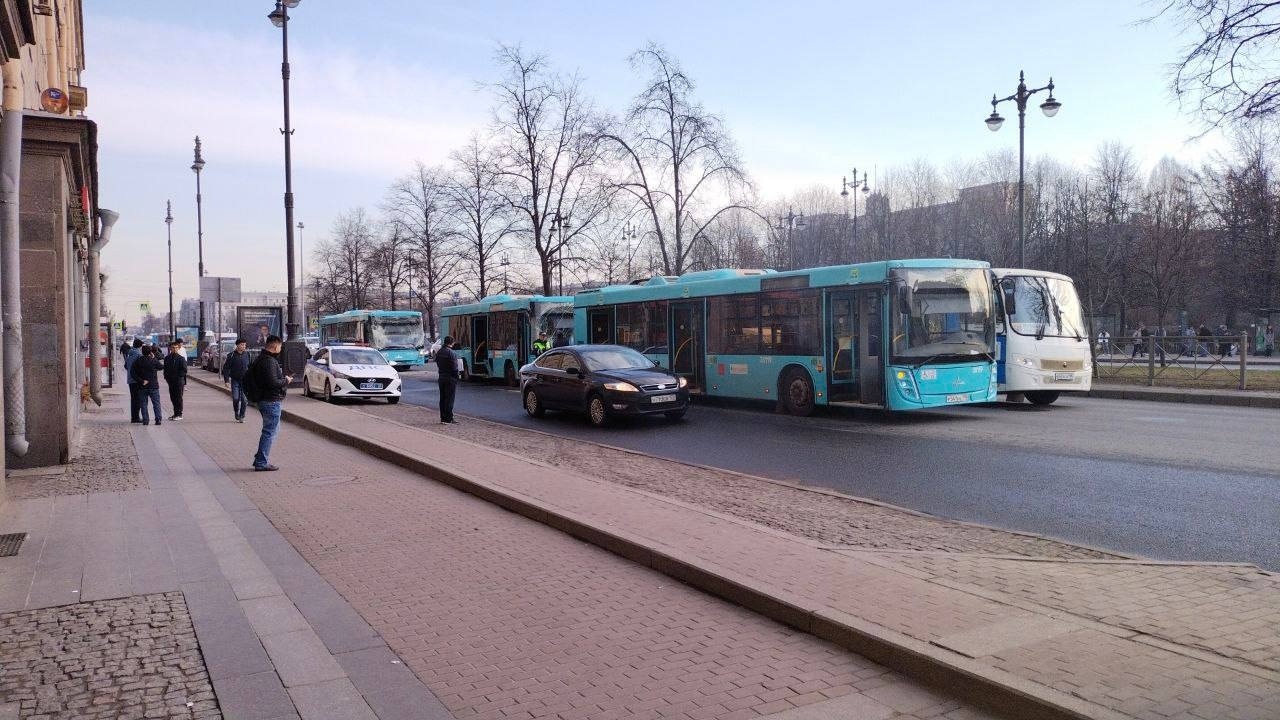 Упала, разбилась, стёкла вдребезги Это картинка