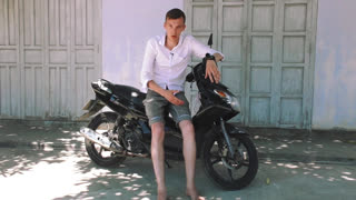 Асафьев Стас - Мопед за 300 рублей. Азиатская аренда мототехники.